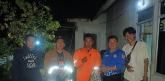 Damkar Garut Evakuasi Sarang Tawon Vespa di Desa Keresek, kecamatan Cibatu.