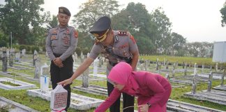 Kapolres Tasikmalaya Kota Pimpin Ziarah dan Tabur Bunga Peringati Hari Bhayangkara ke-80
